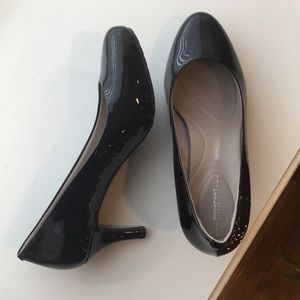 Rockport black patent leather heels Sz 8